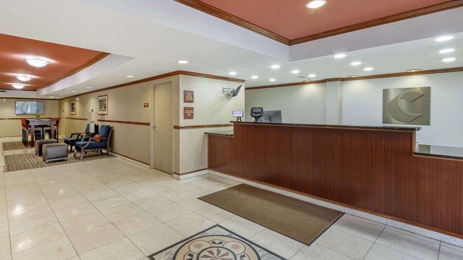 Comfort Inn & Suites Charleston Airport Convention Center