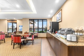 Breakfast area - Comfort Inn & Suites Sikeston I-55 (Sikeston)