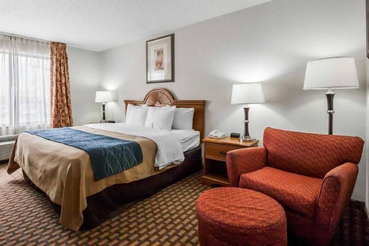 Desk, free WiFi, bed sheets, alarm clocks