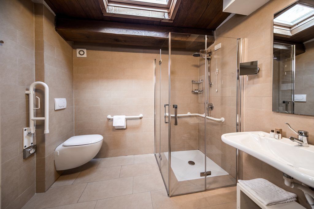 standard double room | bathroom | hair dryer, towels
