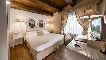 Standard-Doppelzimmer | Minibar, Zimmersafe, Schreibtisch, schallisolierte Zimmer