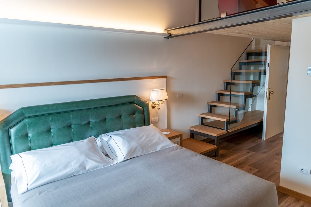 1 bedroom, premium bedding, down duvets, minibar