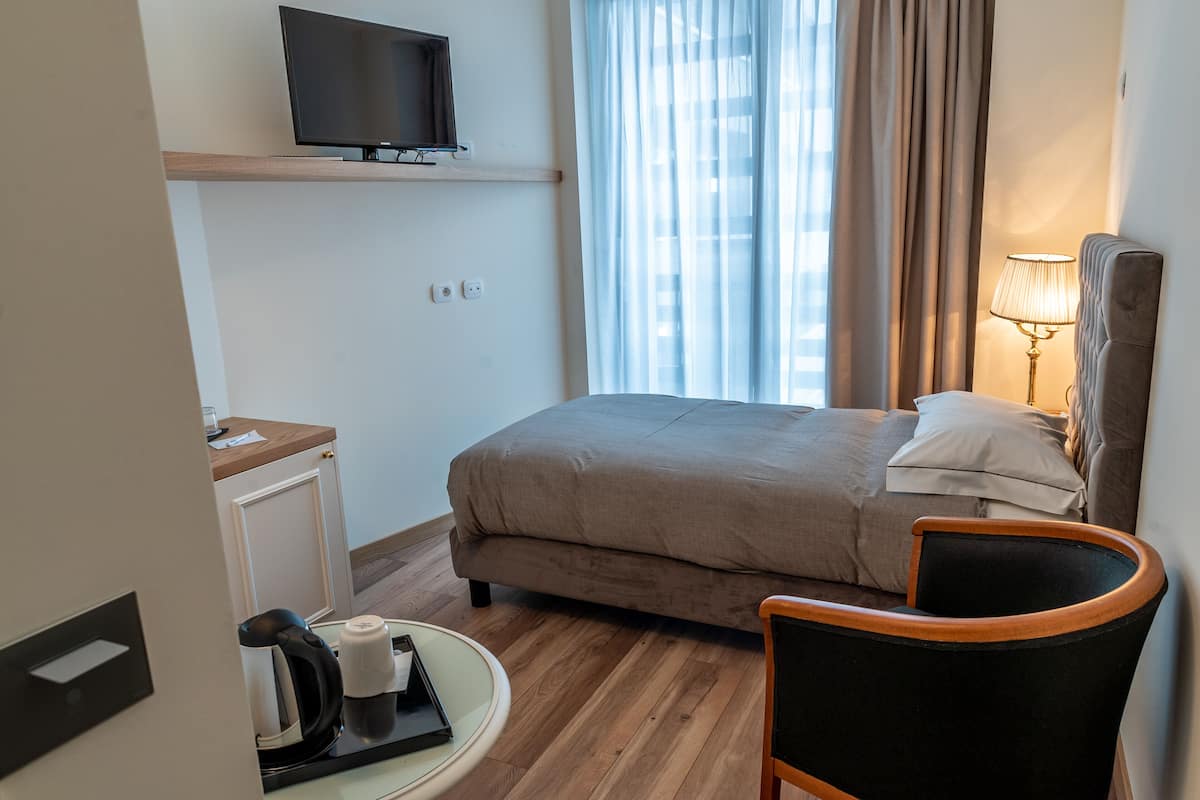 1 bedroom, premium bedding, down duvets, minibar