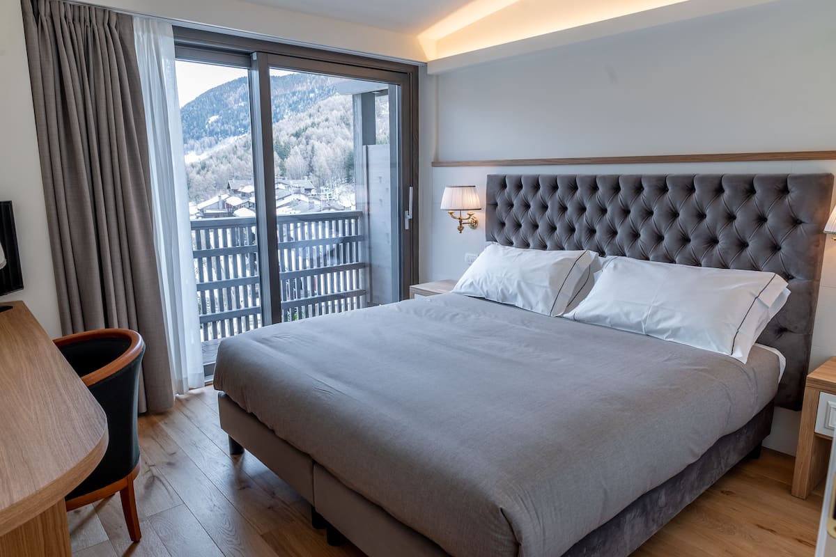 1 bedroom, premium bedding, down duvets, minibar