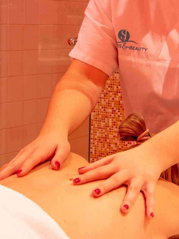 Sauna, hot tub, Turkish bath/hammam, body treatments