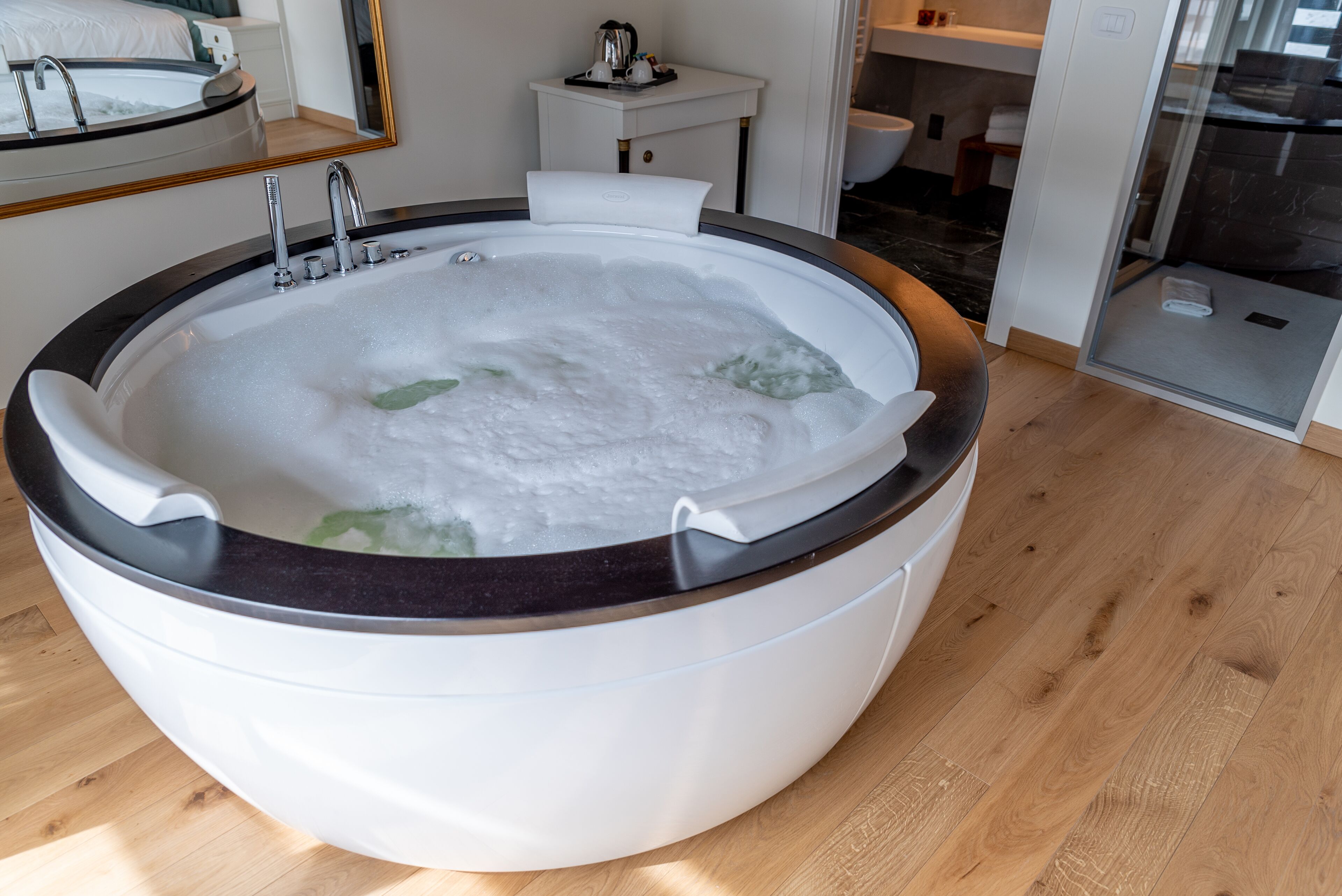 romantic studio suite, 1 bedroom | 1 bedroom, premium bedding, down duvets, minibar