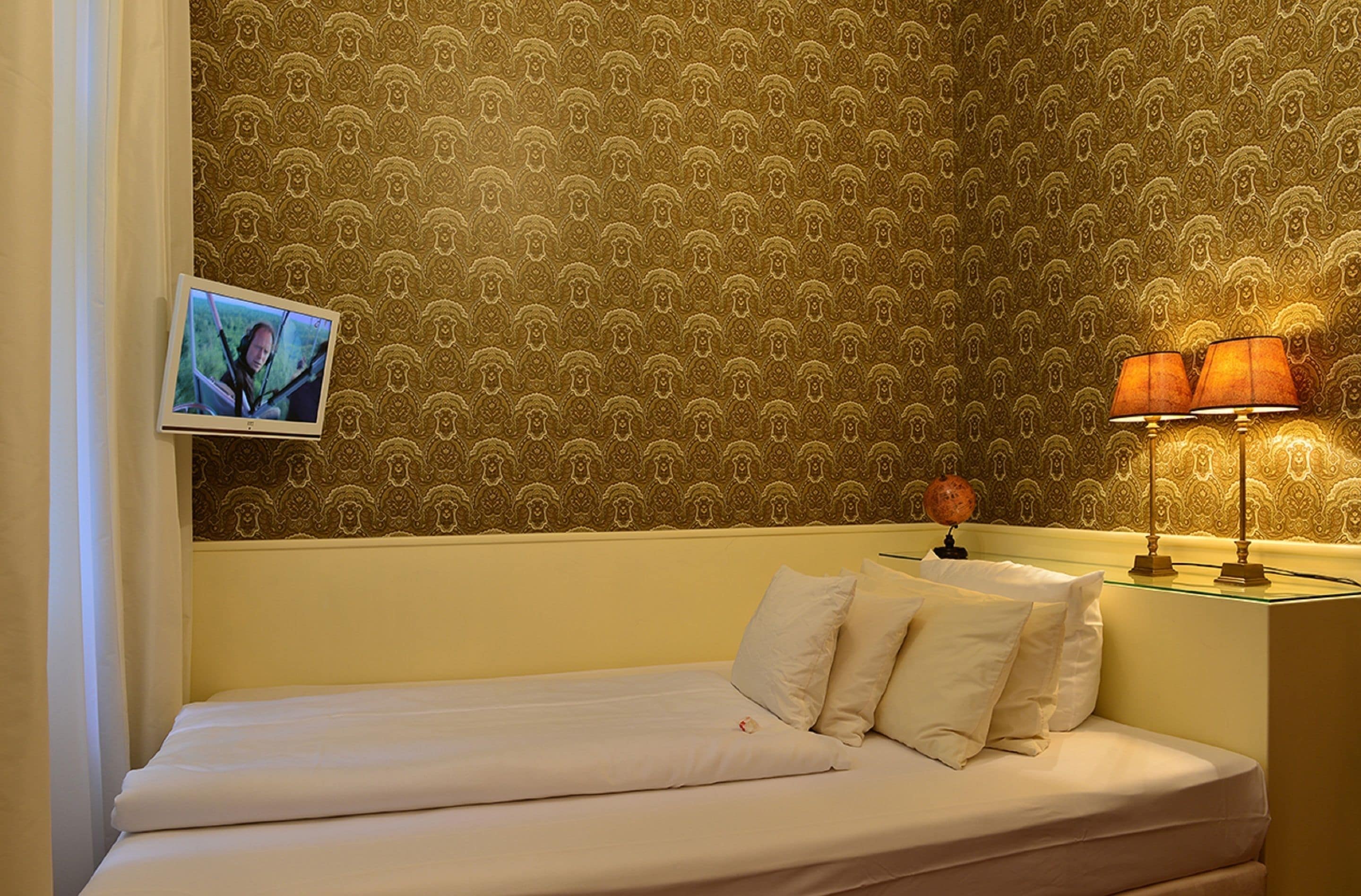 single room | 1 bedroom, in-room safe, blackout curtains, iron/ironing board