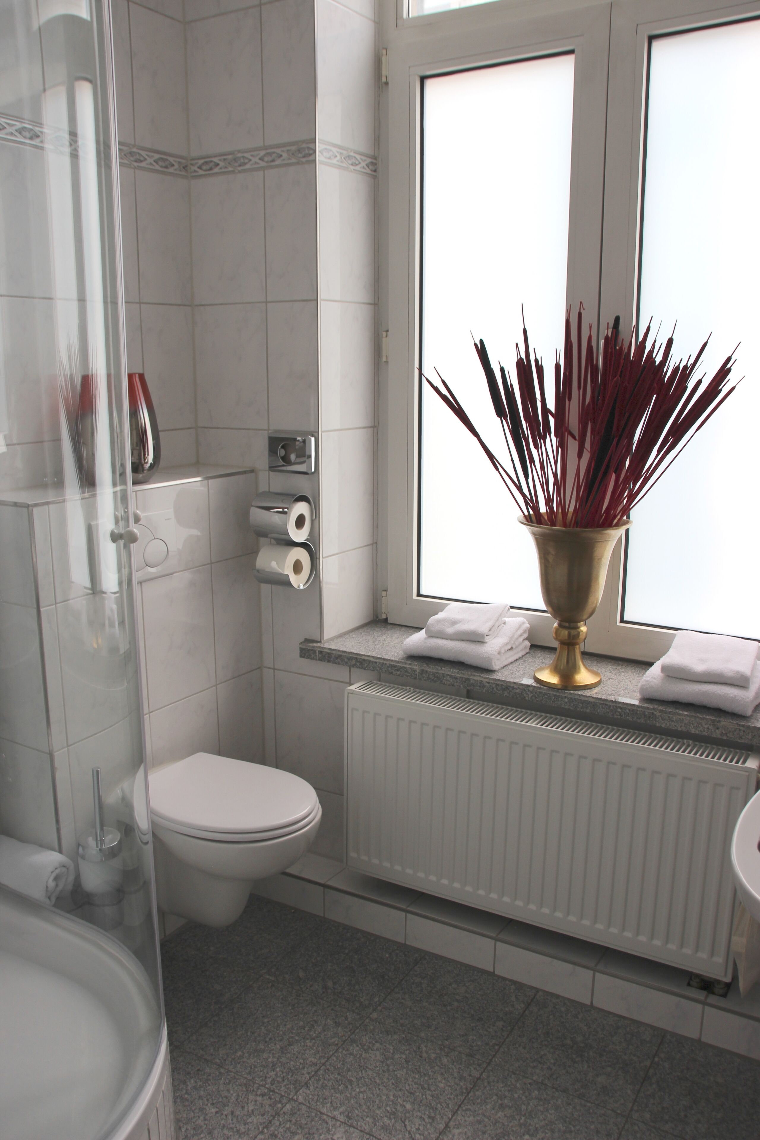 basic studio | bathroom | shower, free toiletries, hair dryer, towels
