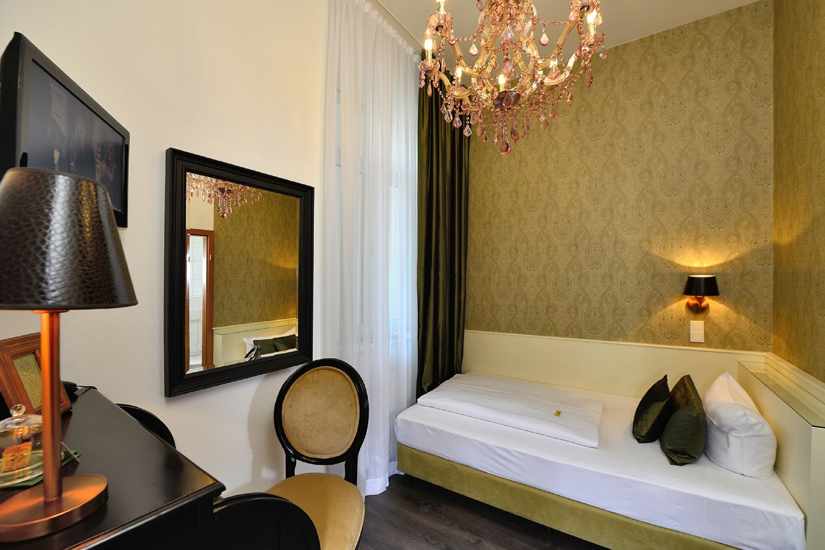 single room | 1 bedroom, in-room safe, blackout curtains, iron/ironing board