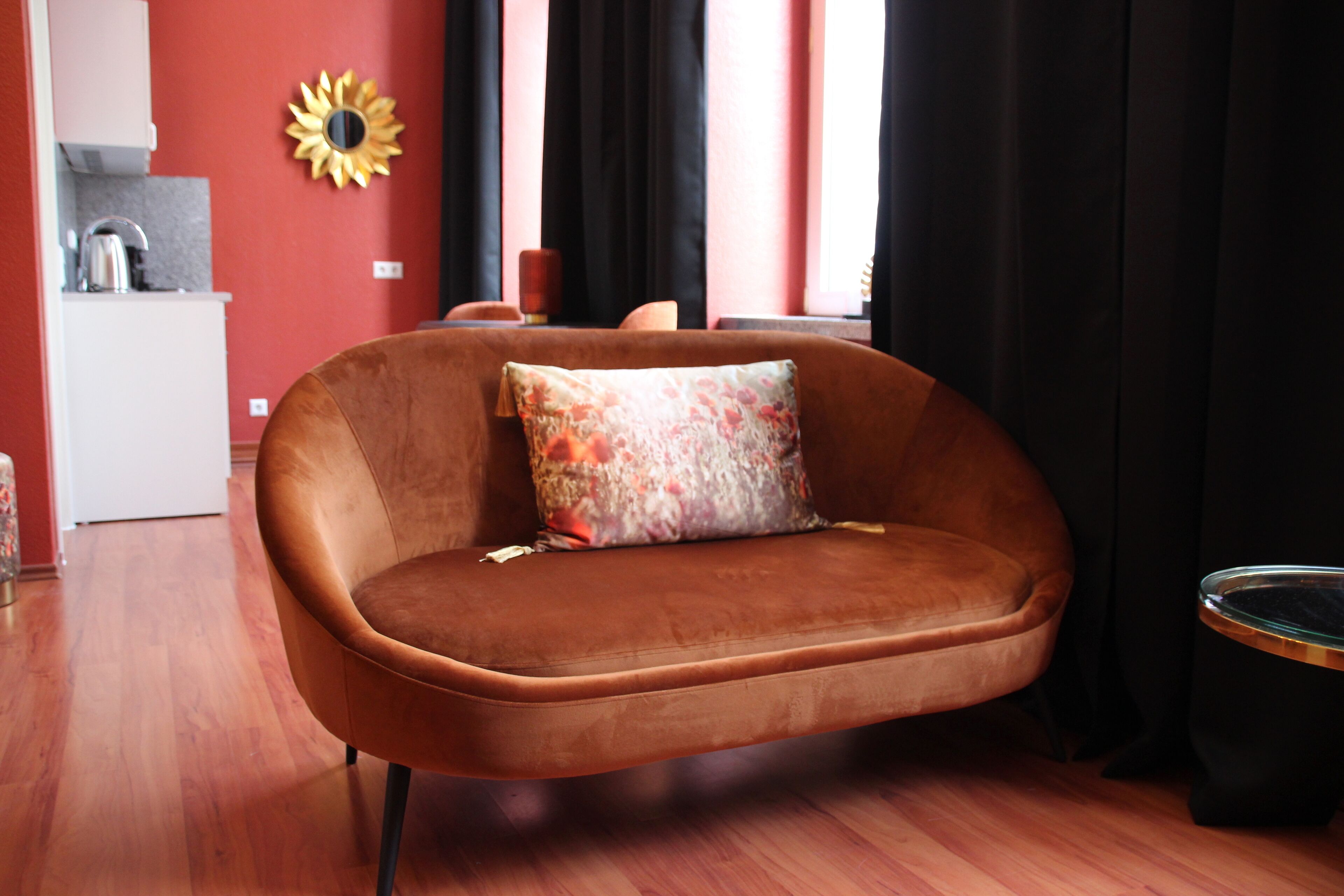 basic studio | living area | tv