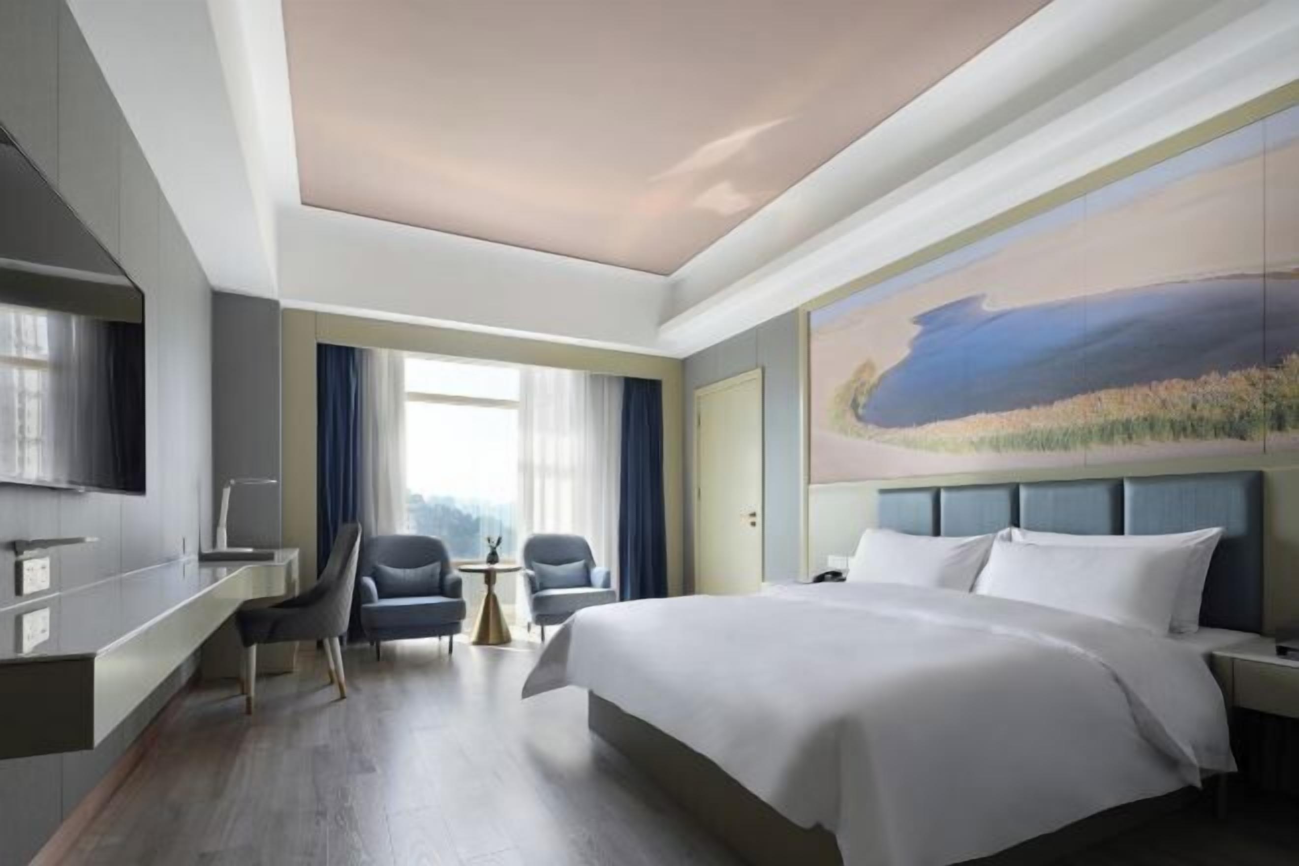 Minibar, in-room safe, iron/ironing board, Internet