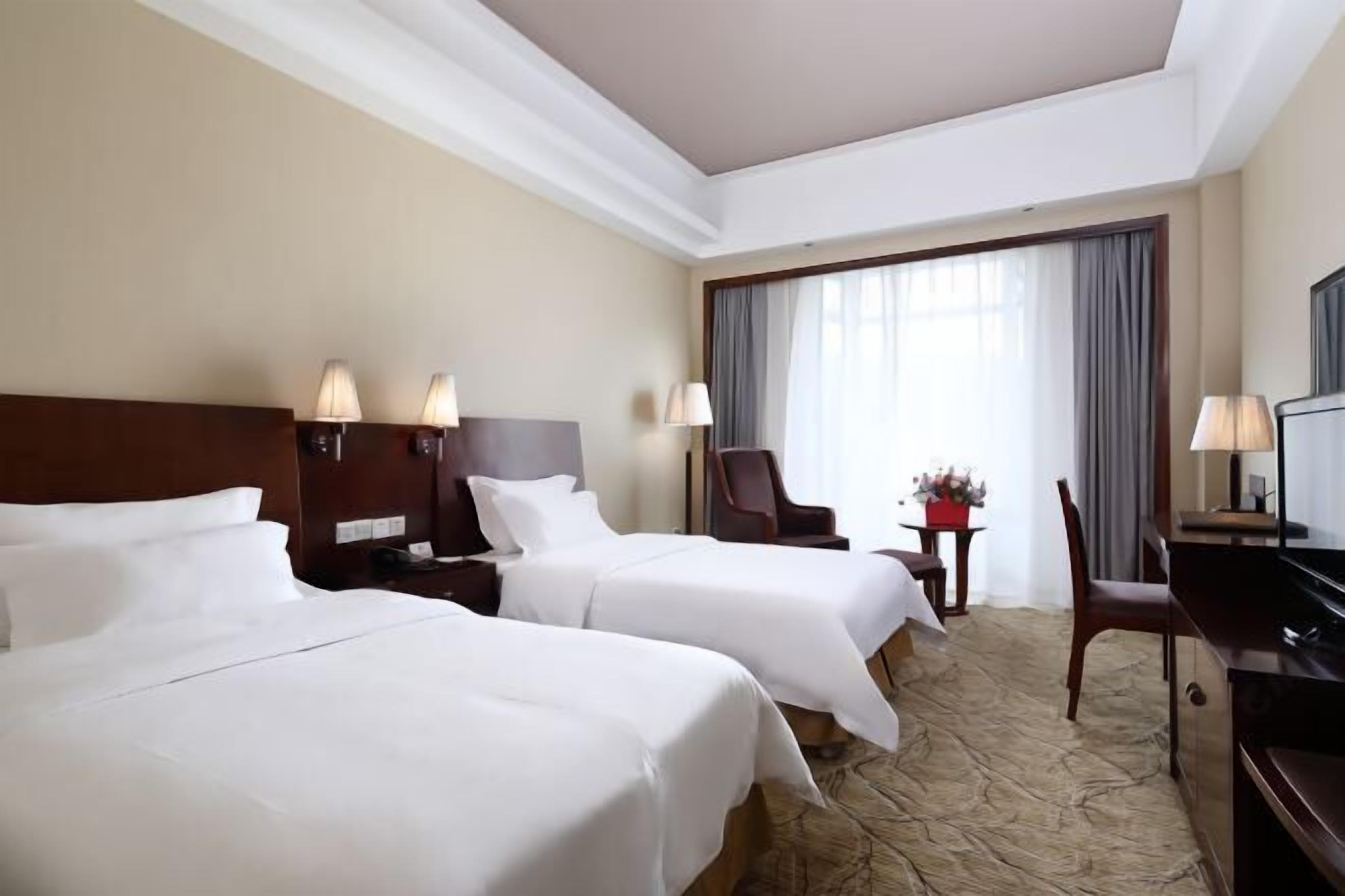 Minibar, in-room safe, iron/ironing board, Internet