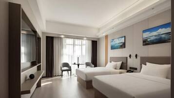 Minibar, in-room safe, iron/ironing board, Internet