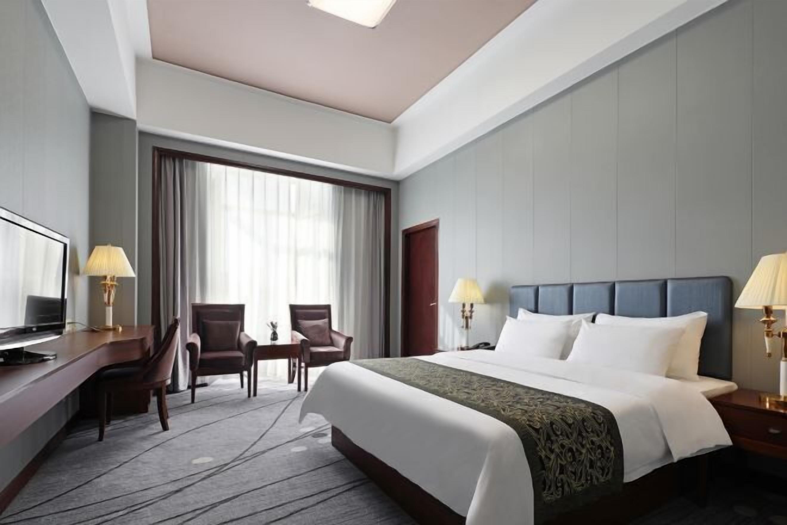 Minibar, in-room safe, iron/ironing board, Internet