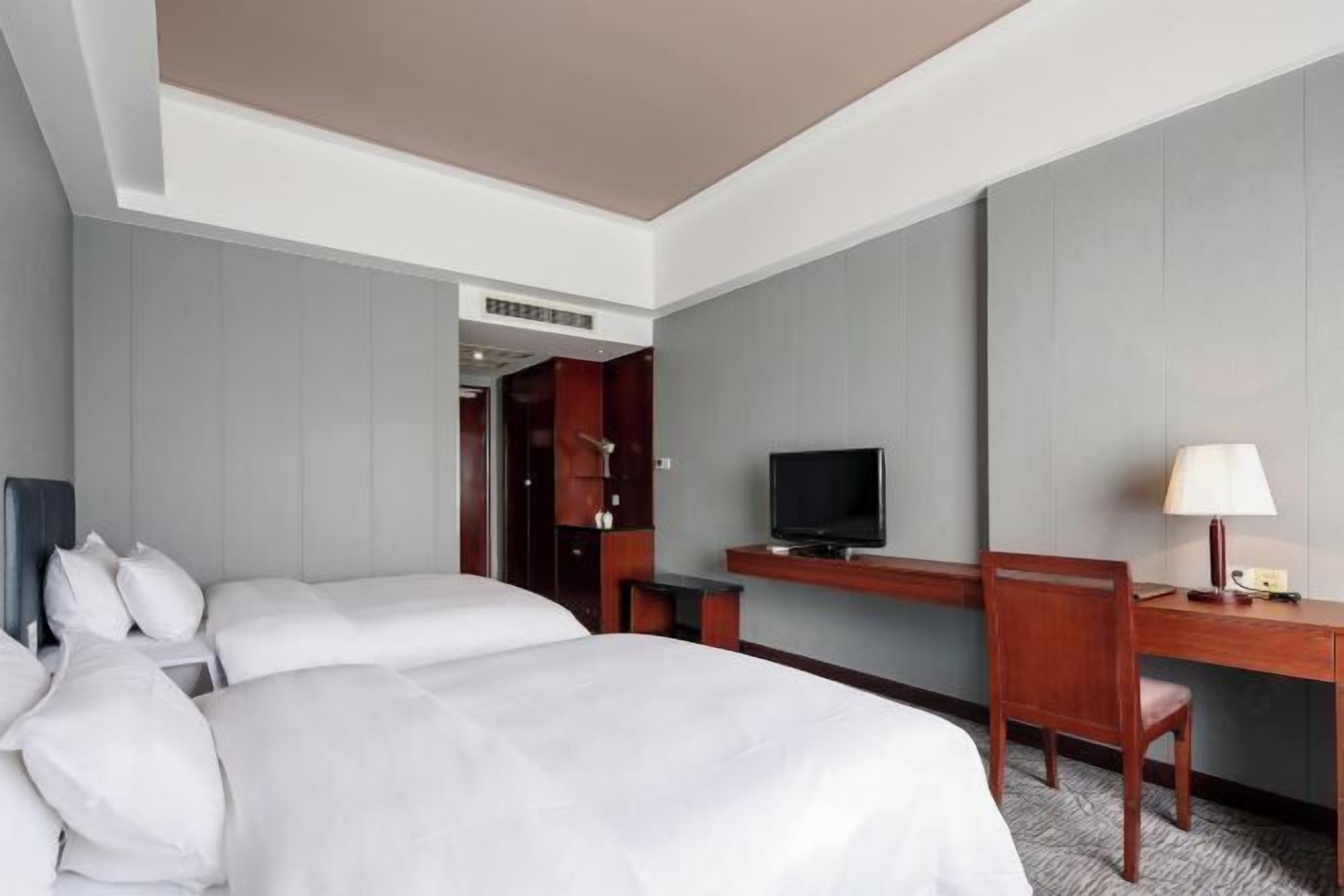 Minibar, in-room safe, iron/ironing board, Internet