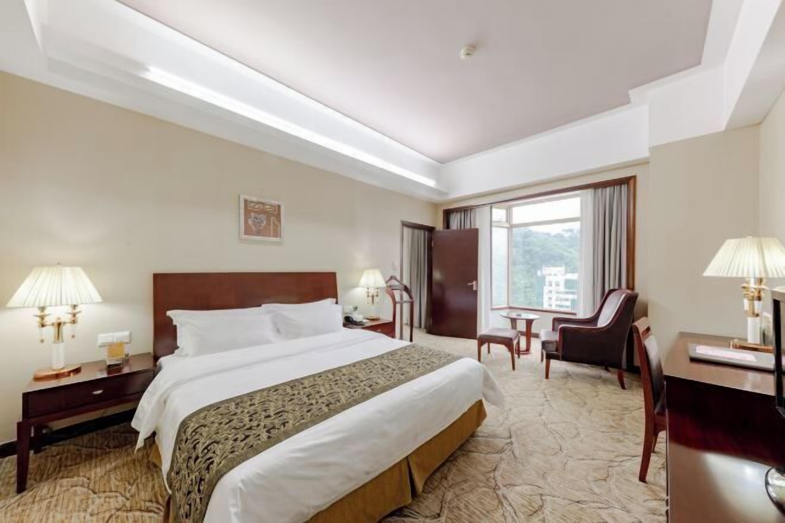 Minibar, in-room safe, iron/ironing board, Internet