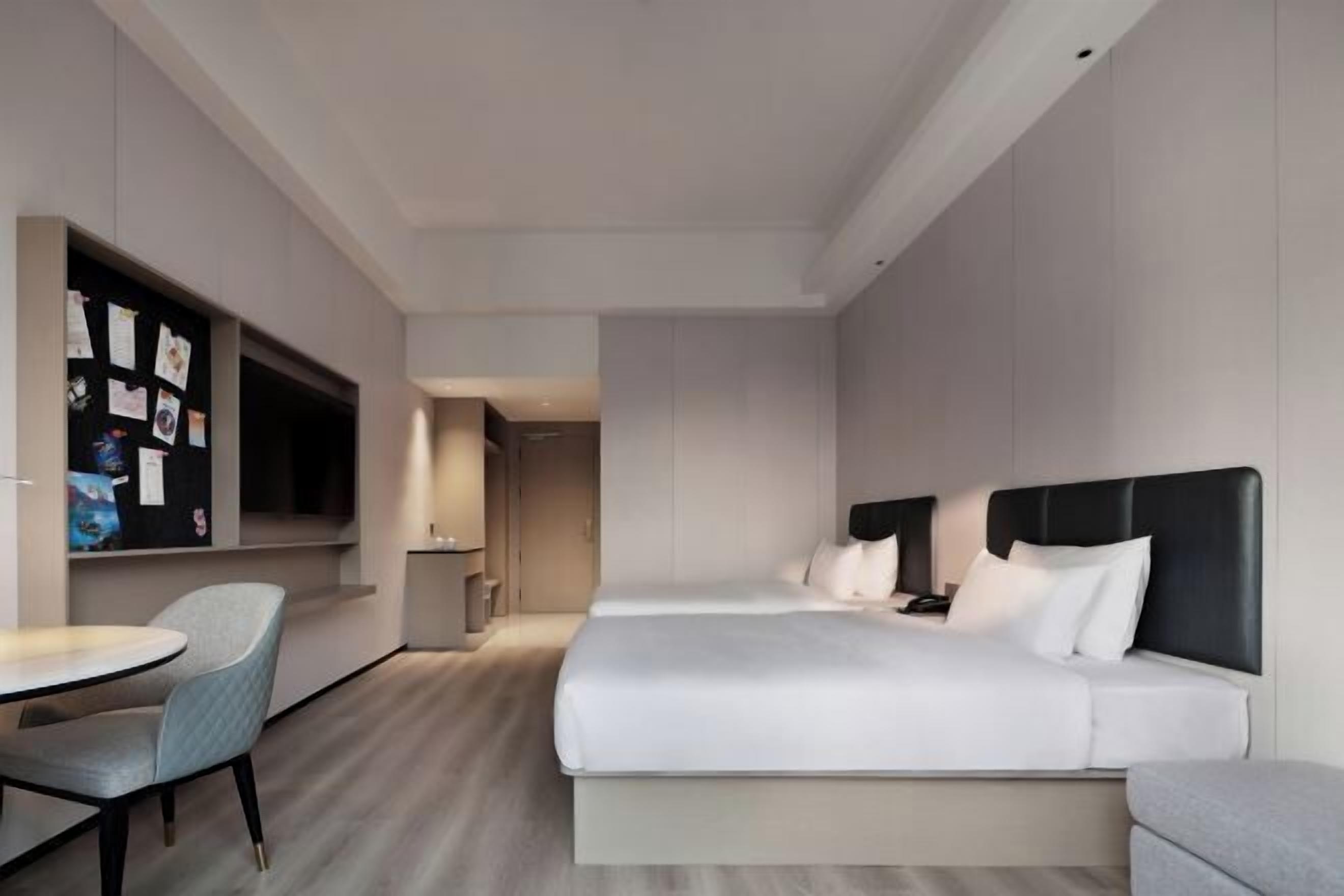 Minibar, in-room safe, iron/ironing board, Internet