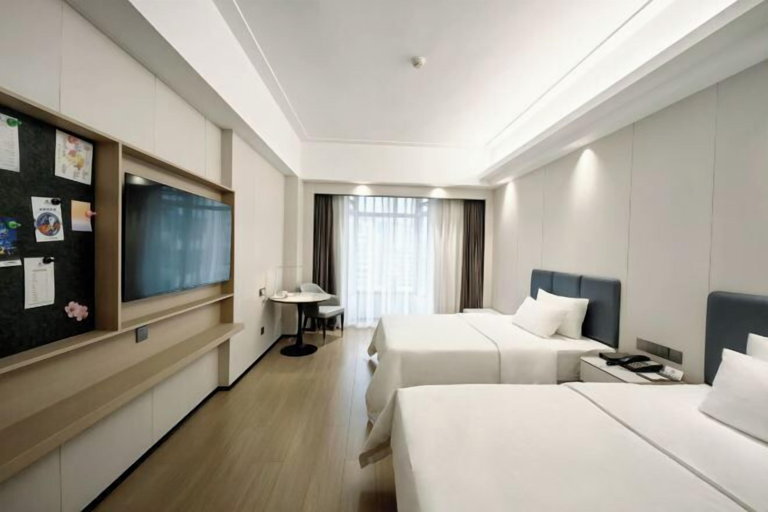 Minibar, in-room safe, iron/ironing board, Internet