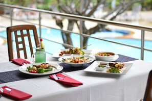 Breakfast, lunch and dinner served - Samui First House Hotel (Koh Samui)