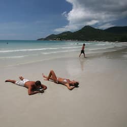 Accommodatie ligt op het strand, parasols, strandlakens