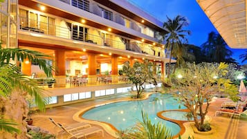 Outdoor pool, pool umbrellas, sun loungers