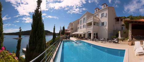 Outdoor pool, open 10:00 AM to 7:00 PM, pool umbrellas, sun loungers