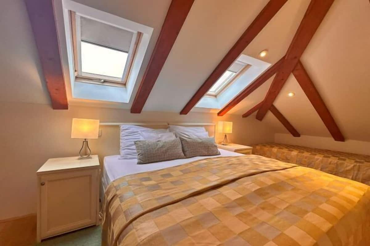 Hochwertige Bettwaren, Daunenbettdecken, Minibar, Zimmersafe