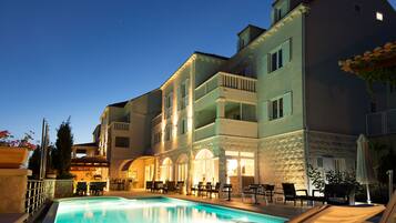 Outdoor pool, open 10:00 AM to 7:00 PM, pool umbrellas, sun loungers