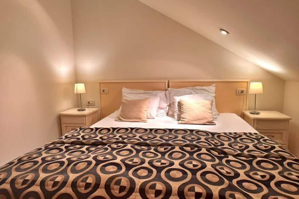 Premium bedding, down duvets, minibar, in-room safe