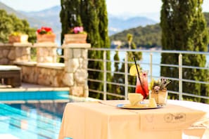 Poolside bar - Hotel Bozica (Dubrovnik)