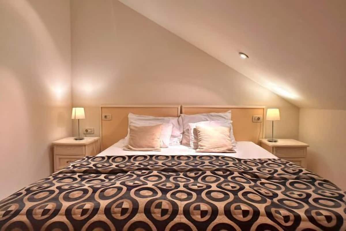 Hochwertige Bettwaren, Daunenbettdecken, Minibar, Zimmersafe