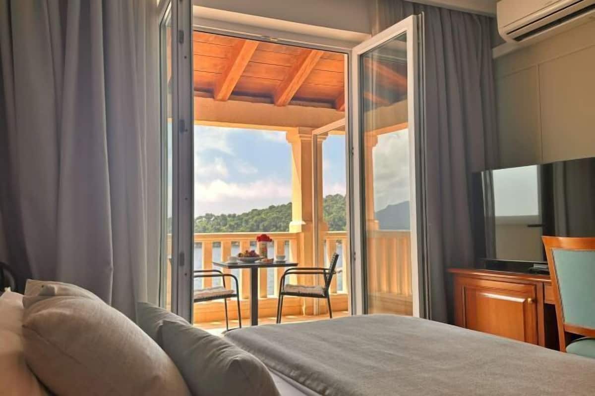 Hochwertige Bettwaren, Daunenbettdecken, Minibar, Zimmersafe