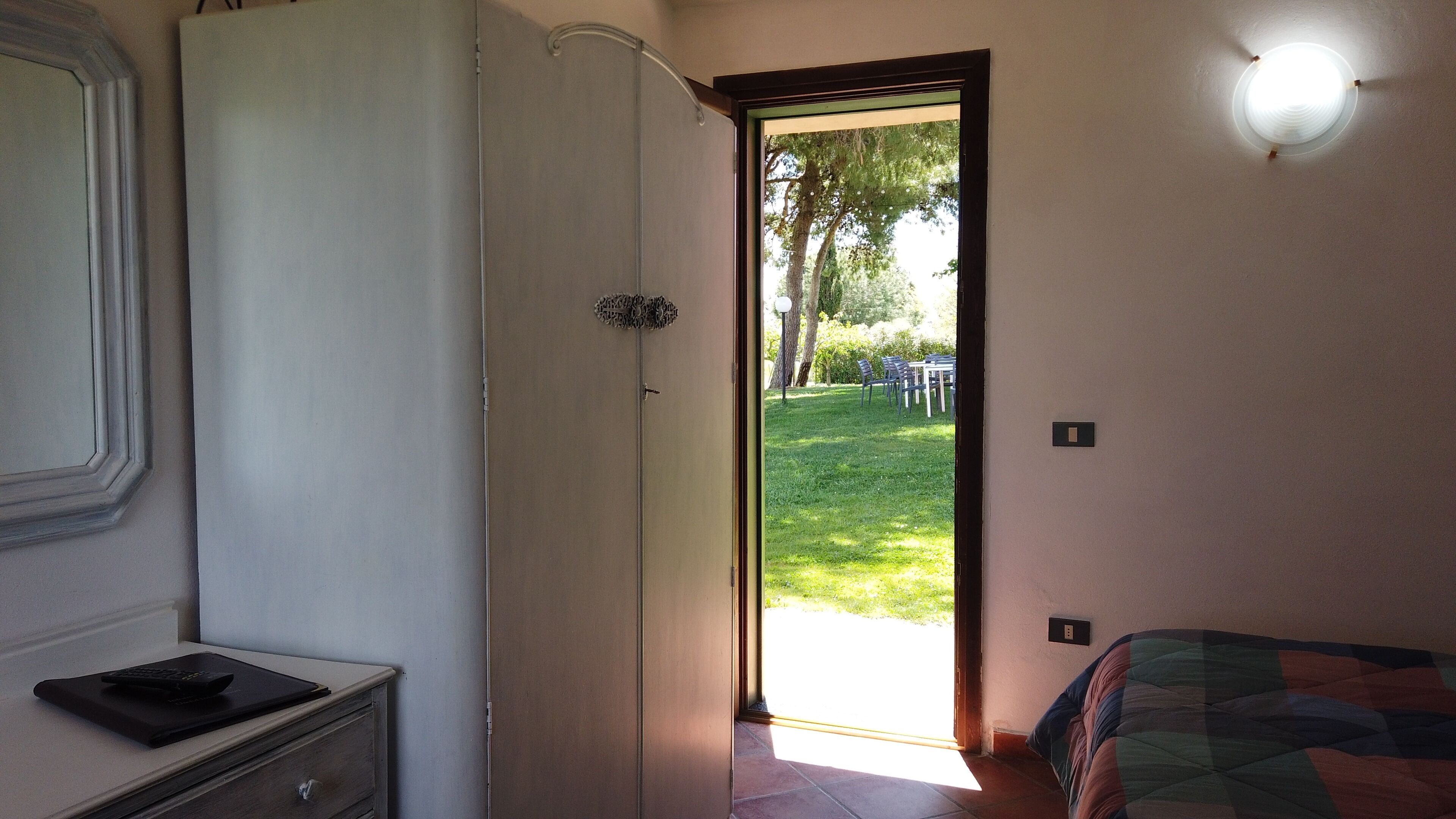 Doppelzimmer zur Einzelnutzung | Hochwertige Bettwaren, Schreibtisch, kostenloses WLAN, Bettwäsche