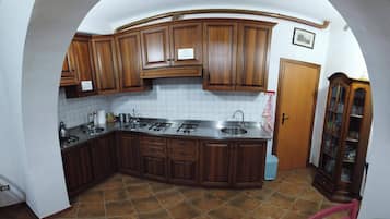 冰箱、炉灶、厨具/餐具