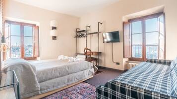 Minibar, bureau, Wi-Fi gratuit, draps fournis