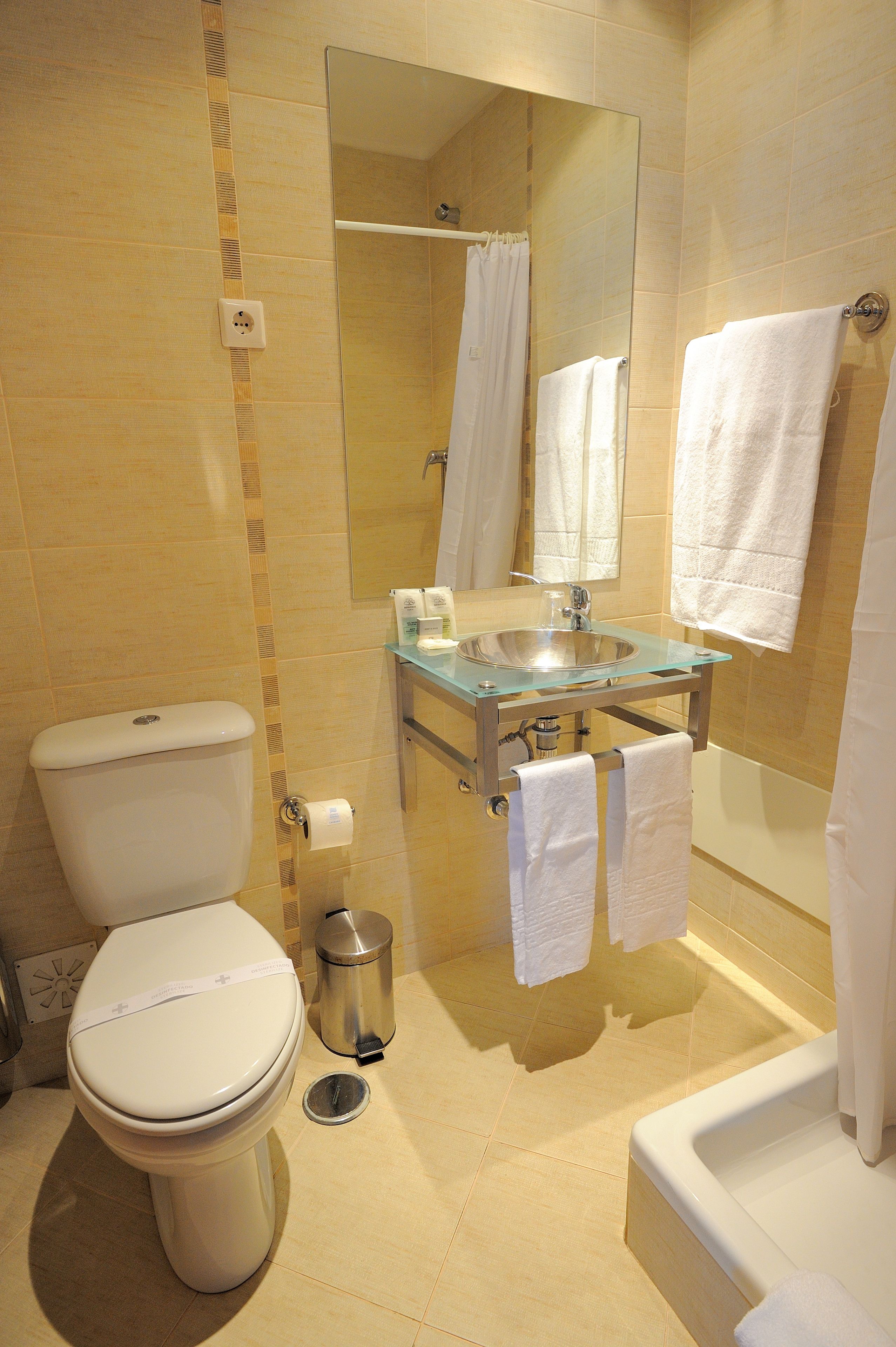 A bathroom with a toilet, sink, and bathtub.