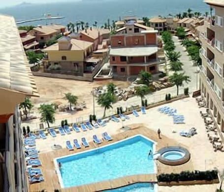 Seasonal outdoor pool. Hotel Costa Narejos