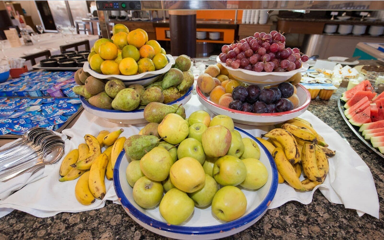 breakfast (eur 9.50 per person)