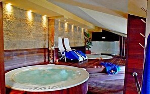 Indoor spa tub