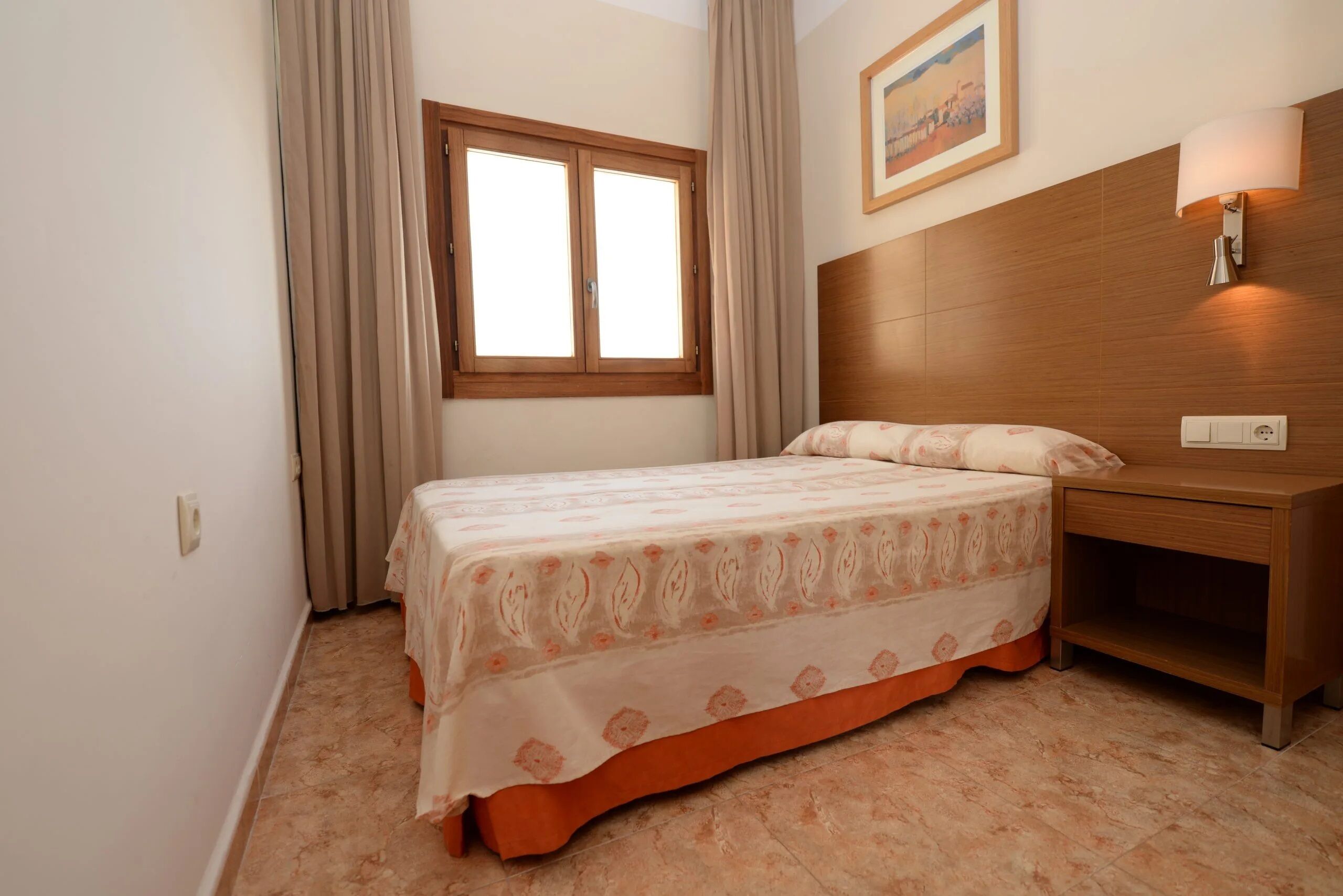 standard room | in-room safe, desk, laptop workspace, blackout curtains