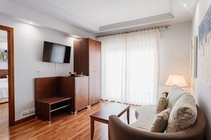 Deluxe Suite, 1 Queen Bed, Hot Tub, Sea View - Hotel Las Gaviotas (Cartagena)