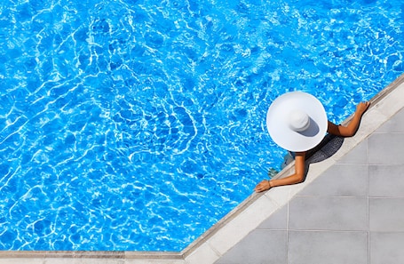 Seasonal outdoor pool. Hotel Los Delfines