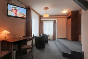 標準單人房 | 房內夾萬、書桌、隔音、熨斗/熨衫板