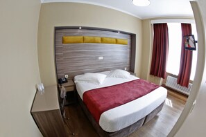 Desk, free WiFi, bed sheets - Hotel de France (Brussels)