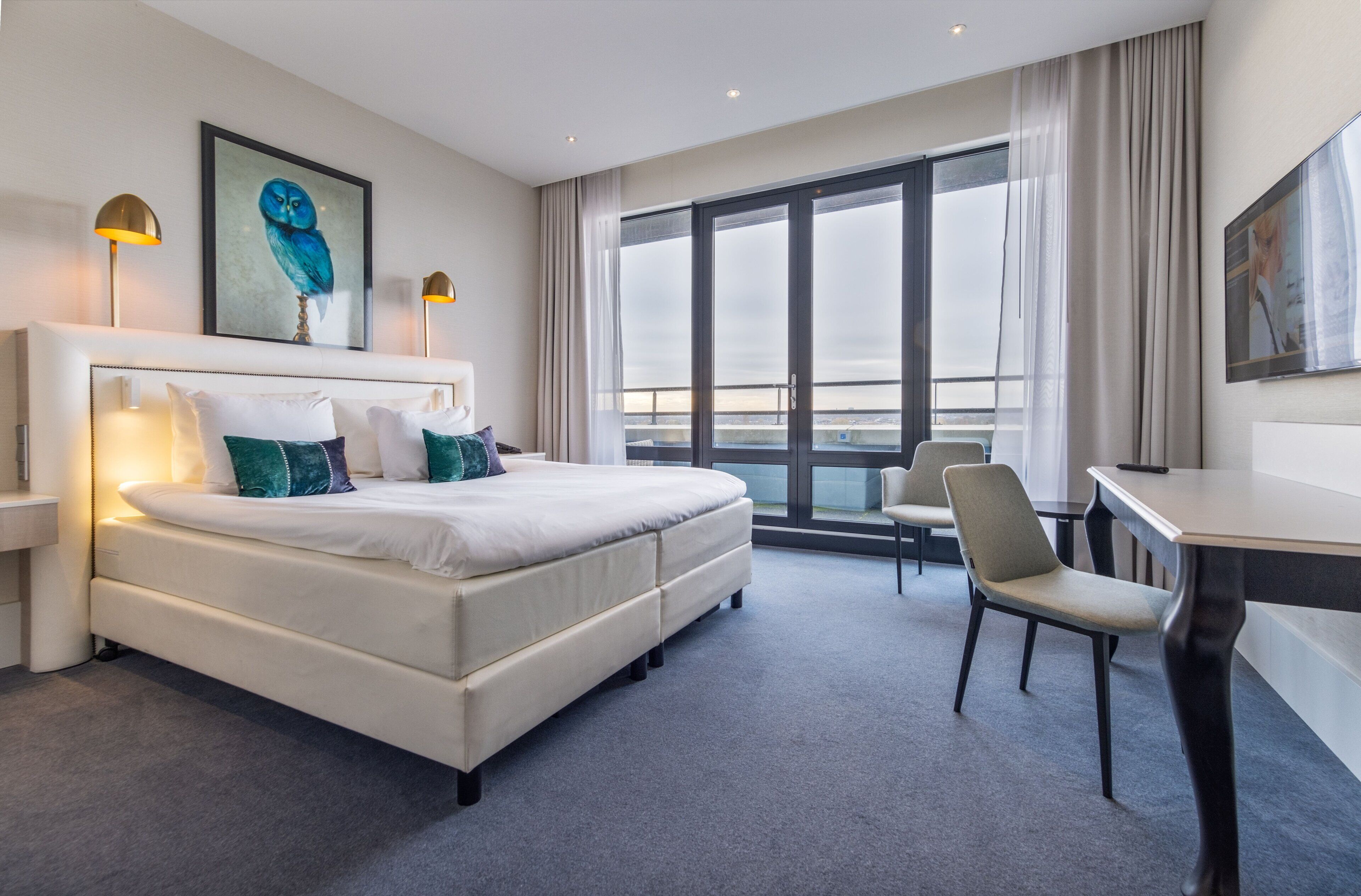 hypo-allergenic bedding, minibar, in-room safe, desk