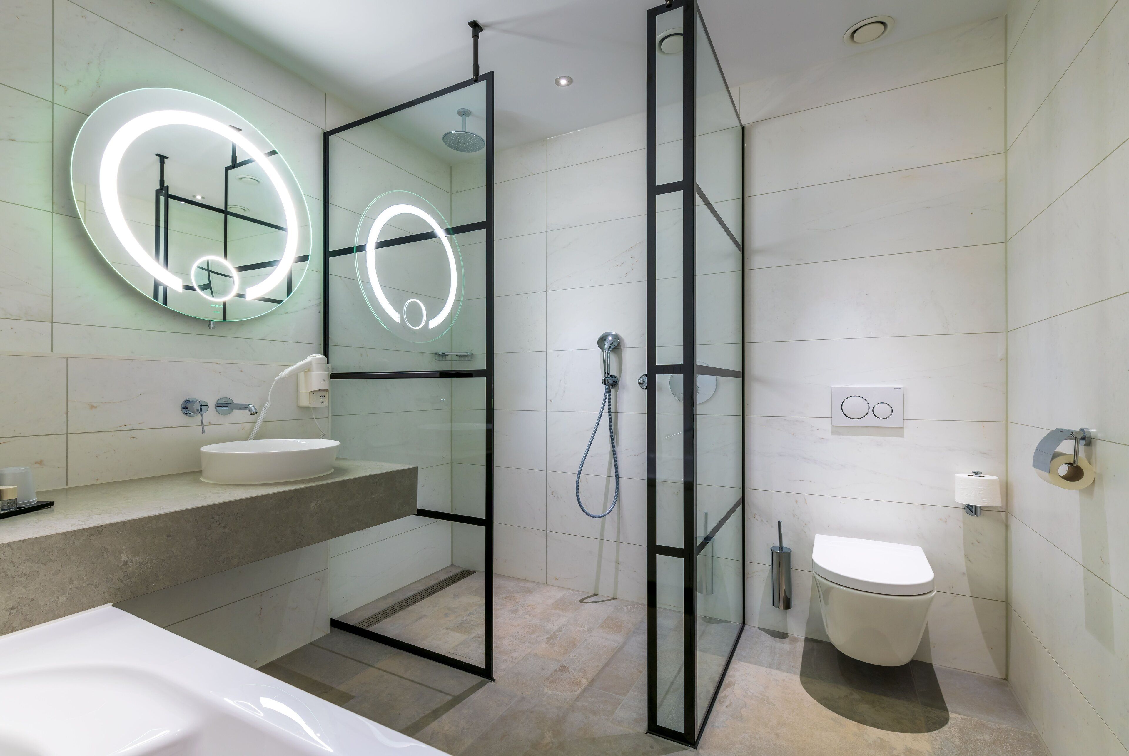 family room (familie kamer connecting door) | hypo-allergenic bedding, minibar, in-room safe, desk