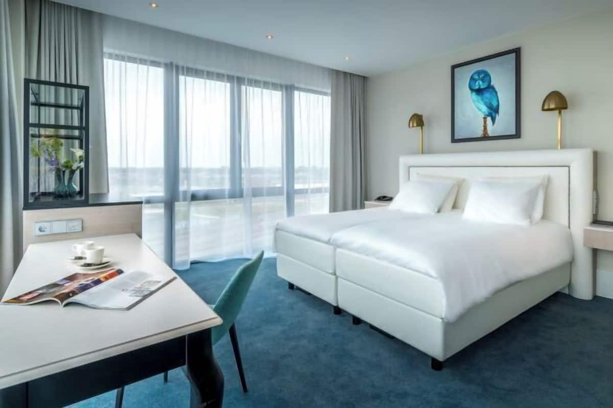Hypoallergeen beddengoed, een minibar, een kluis op de kamer, een bureau