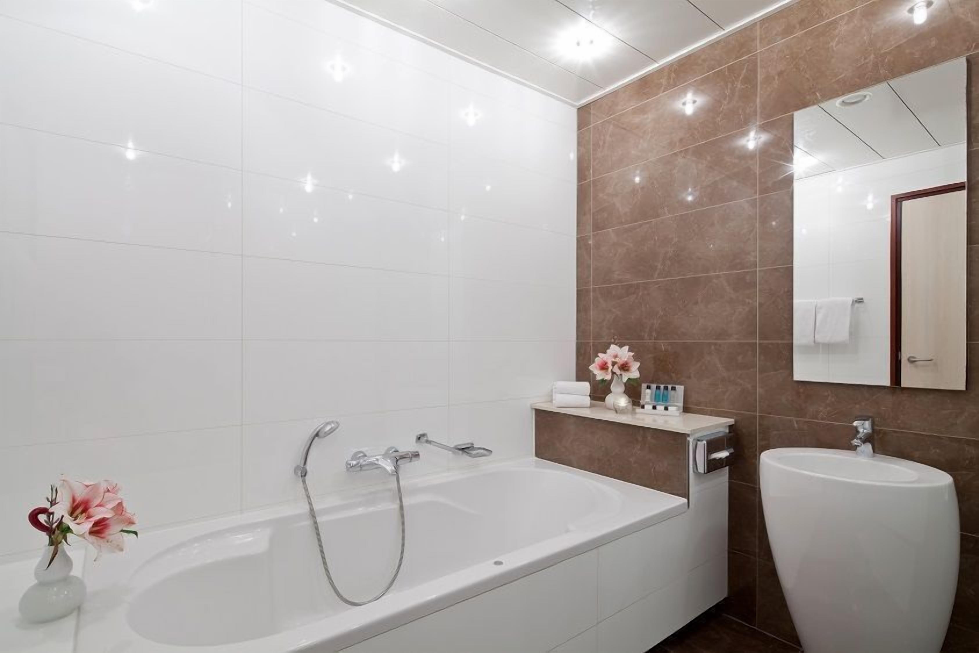 hypo-allergenic bedding, minibar, in-room safe, desk