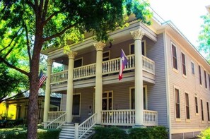 Porch - Brackenridge House Bed & Breakfast (San Antonio)