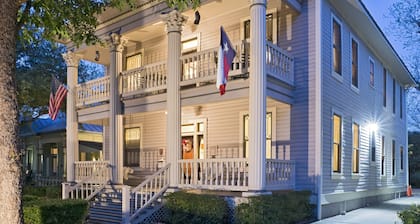 Brackenridge House Bed & Breakfast